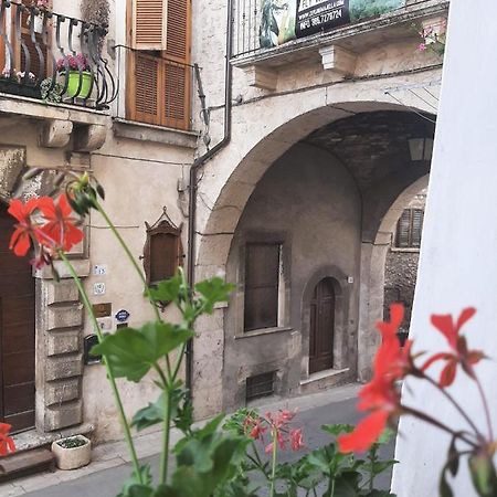 Alloggi Piazza Umberto Primo Pacentro Dış mekan fotoğraf