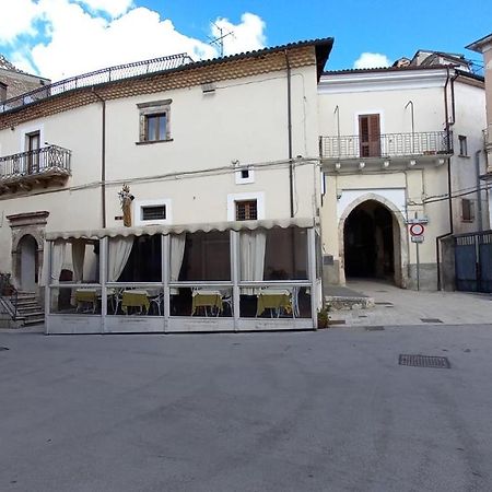 Alloggi Piazza Umberto Primo Pacentro Dış mekan fotoğraf