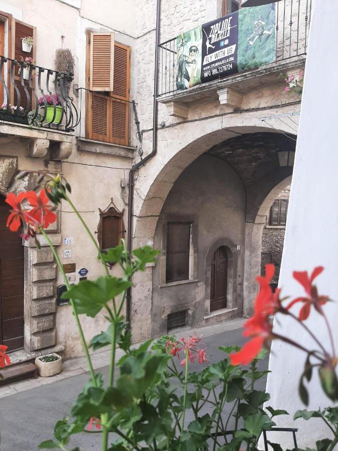 Alloggi Piazza Umberto Primo Pacentro Dış mekan fotoğraf